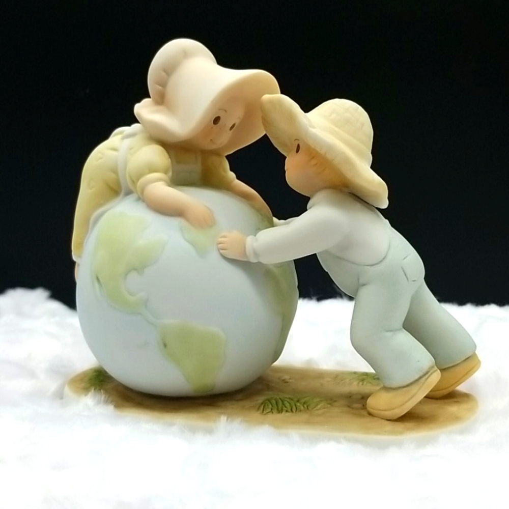 Vintage 1999 Home Interiors Circle of Friends "On Top of the World" Figurine